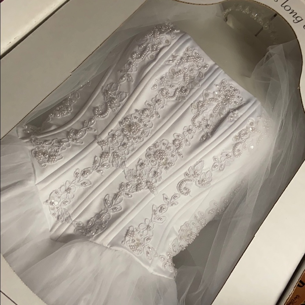 ❄️SALE!❄️🌸Beautiful White Wedding Gown🌸Preserved